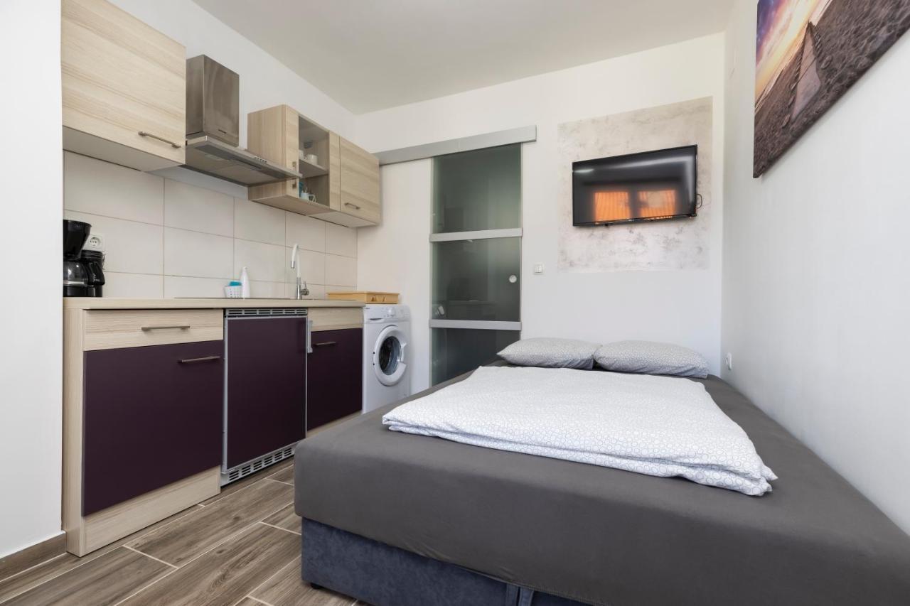 Studio Apartment Pinetree - Mali Lošinj Dış mekan fotoğraf
